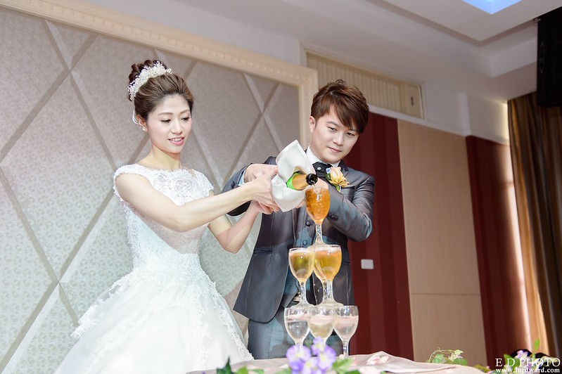 [台南婚攝] Hom＆Charlene  婚禮紀錄｜台南商務會館