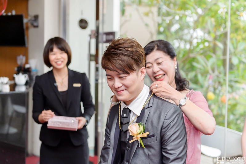 [台南婚攝] Hom＆Charlene  婚禮紀錄｜台南商務會館