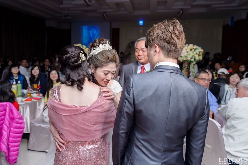 [台南婚攝] Hom＆Charlene  婚禮紀錄｜台南商務會館