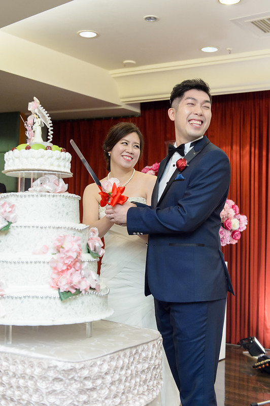 [高雄婚攝] Alan＆Nana  婚禮紀錄｜玫瑰聖母教座｜寒軒國際大飯店
