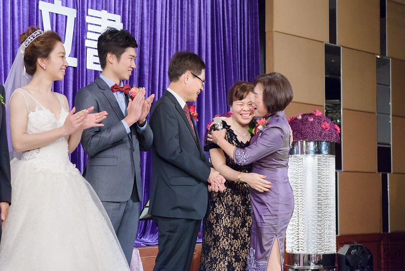 [高雄婚攝] 立書＆俐伶  婚禮紀錄｜漢神巨蛋會館