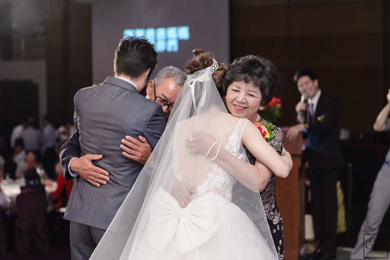 [高雄婚攝] 立書＆俐伶  婚禮紀錄｜漢神巨蛋會館