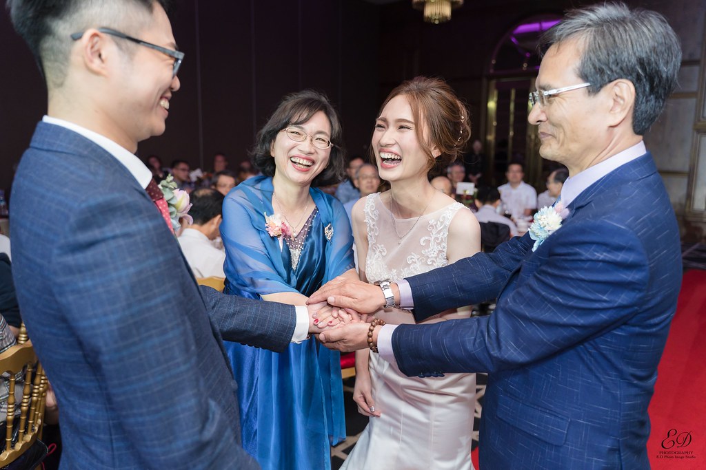 [高雄婚攝] Howard＆Wei 婚禮紀錄｜老新台菜