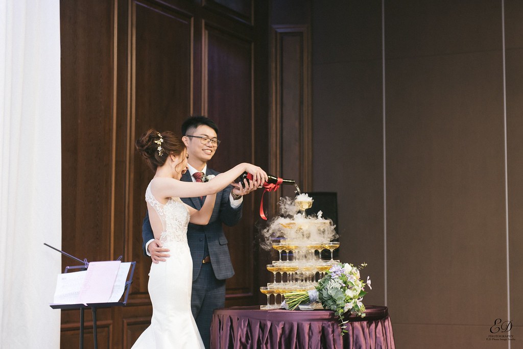 [高雄婚攝] Howard＆Wei 婚禮紀錄｜老新台菜