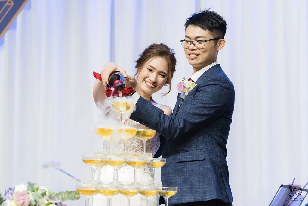 [高雄婚攝] Howard＆Wei 婚禮紀錄｜老新台菜