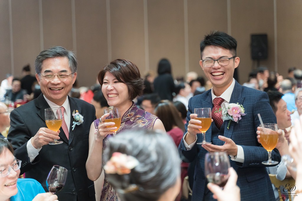 [高雄婚攝] Howard＆Wei 婚禮紀錄｜老新台菜