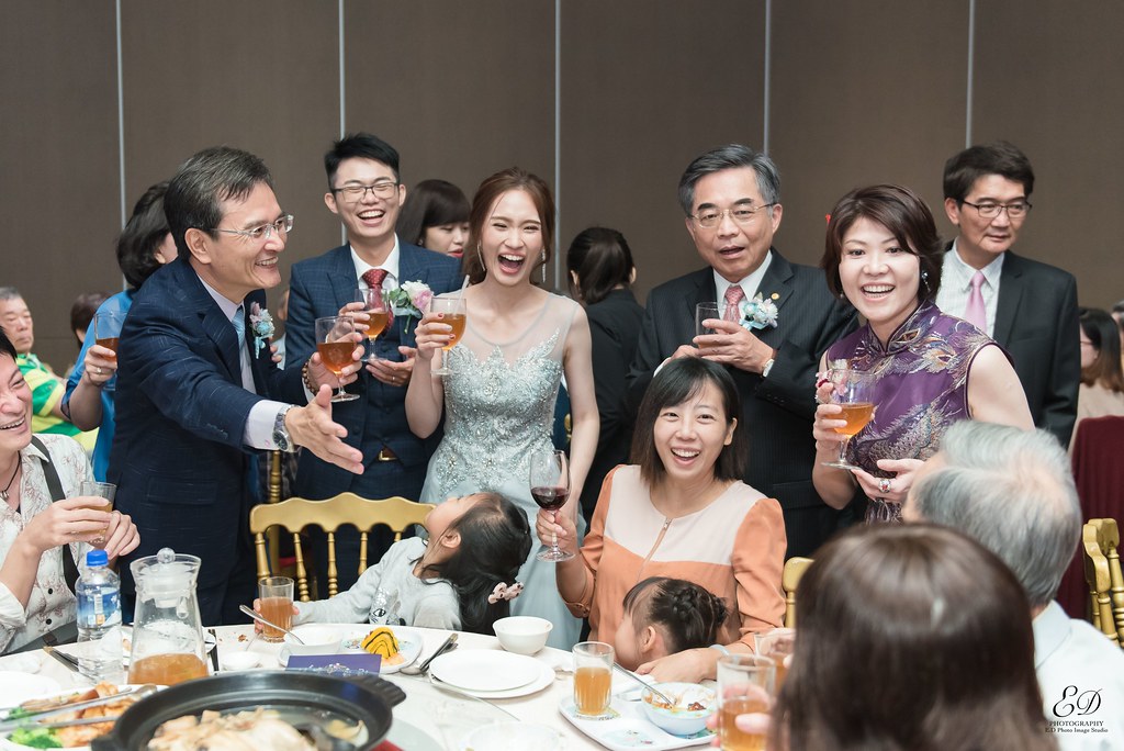 [高雄婚攝] Howard＆Wei 婚禮紀錄｜老新台菜