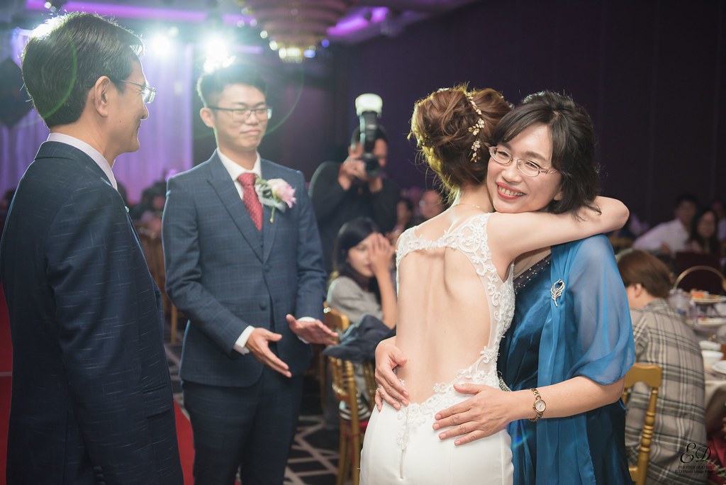 [高雄婚攝] Howard＆Wei 婚禮紀錄｜老新台菜