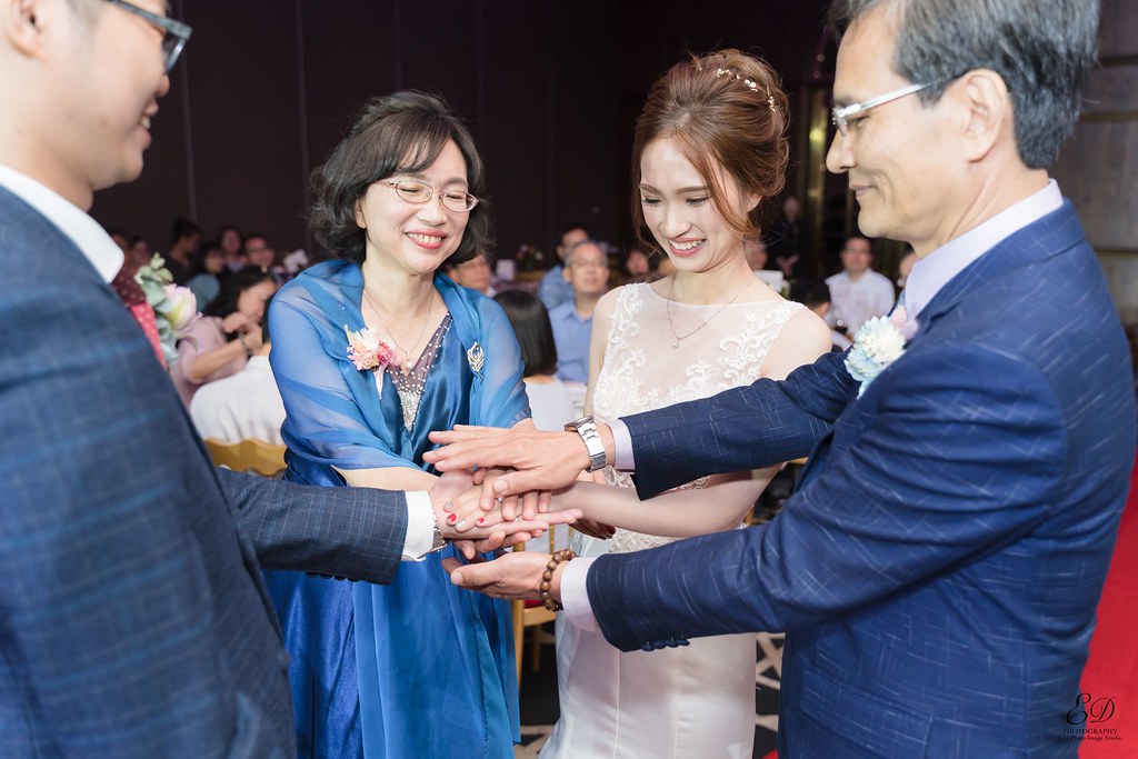 [高雄婚攝] Howard＆Wei 婚禮紀錄｜老新台菜