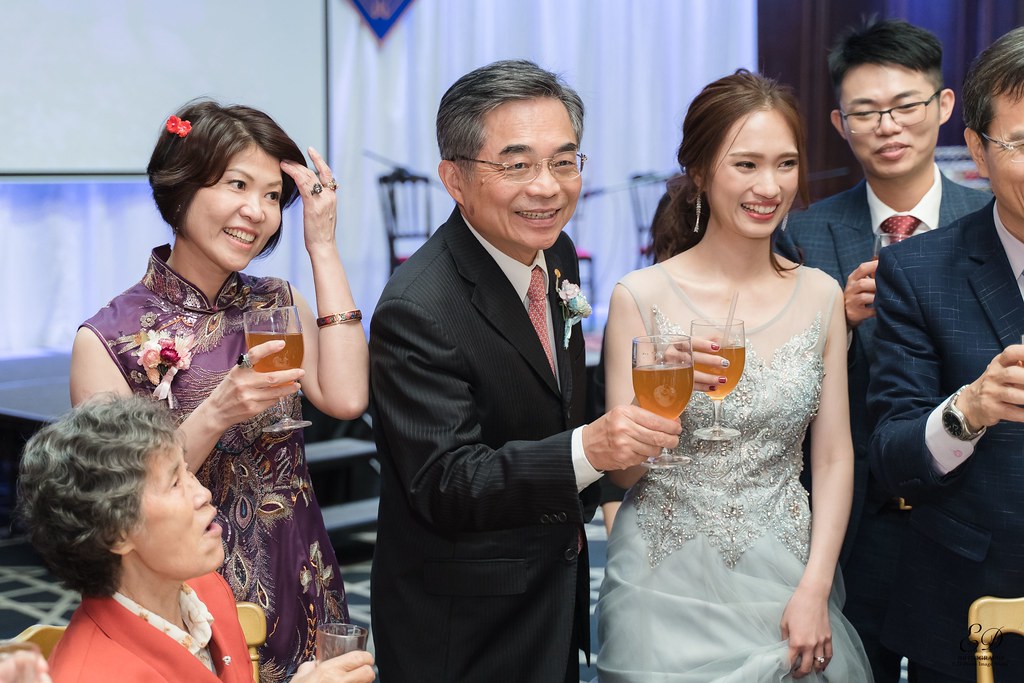 [高雄婚攝] Howard＆Wei 婚禮紀錄｜老新台菜