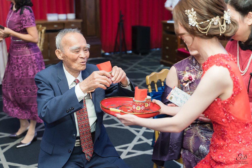 [高雄婚攝] Howard＆Wei 婚禮紀錄｜老新台菜