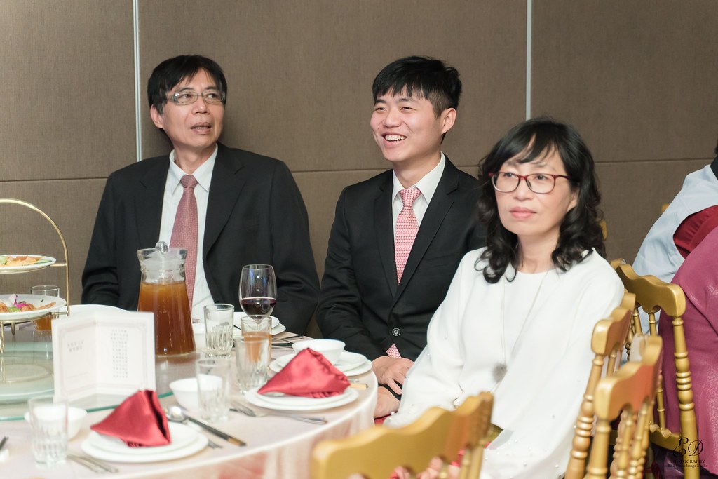 [高雄婚攝] Howard＆Wei 婚禮紀錄｜老新台菜