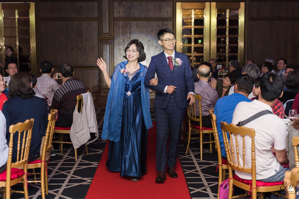 [高雄婚攝] Howard＆Wei 婚禮紀錄｜老新台菜