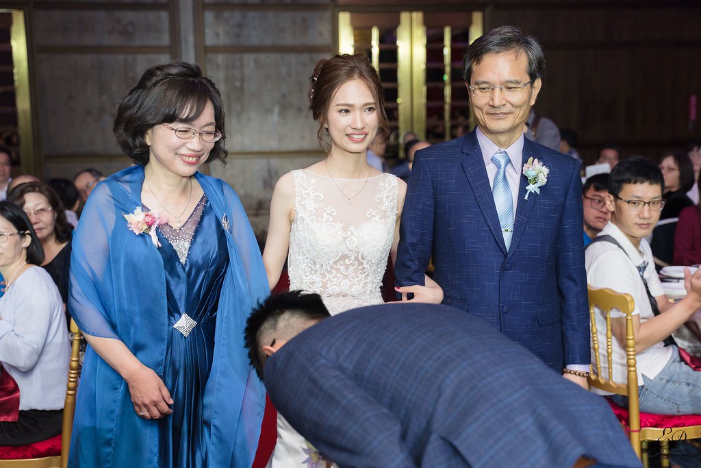 [高雄婚攝] Howard＆Wei 婚禮紀錄｜老新台菜