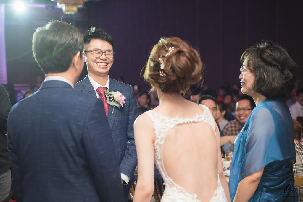 [高雄婚攝] Howard＆Wei 婚禮紀錄｜老新台菜