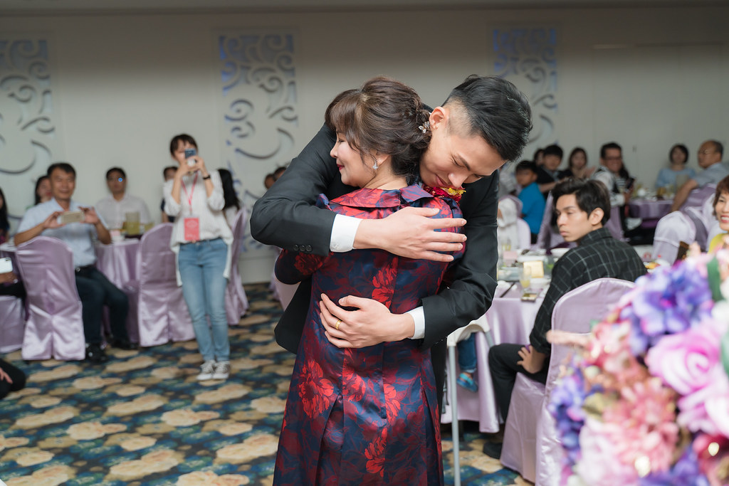[台南婚攝] 銘鴻＆鴻美 婚禮紀錄｜天心岩蔬食餐廳